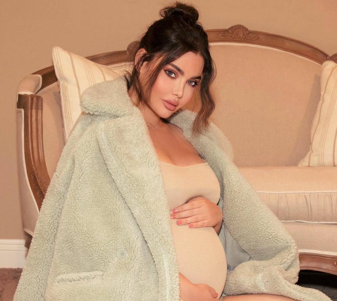 بالصور - قمر ترزق بطفلتها الثانية وتختار لها هذا الاسم