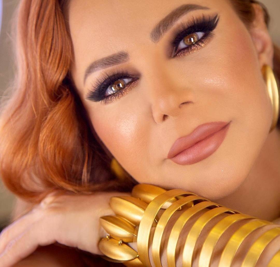 سوزان نجم الدين تبدو أصغر بعشر سنوات في لوك جريء