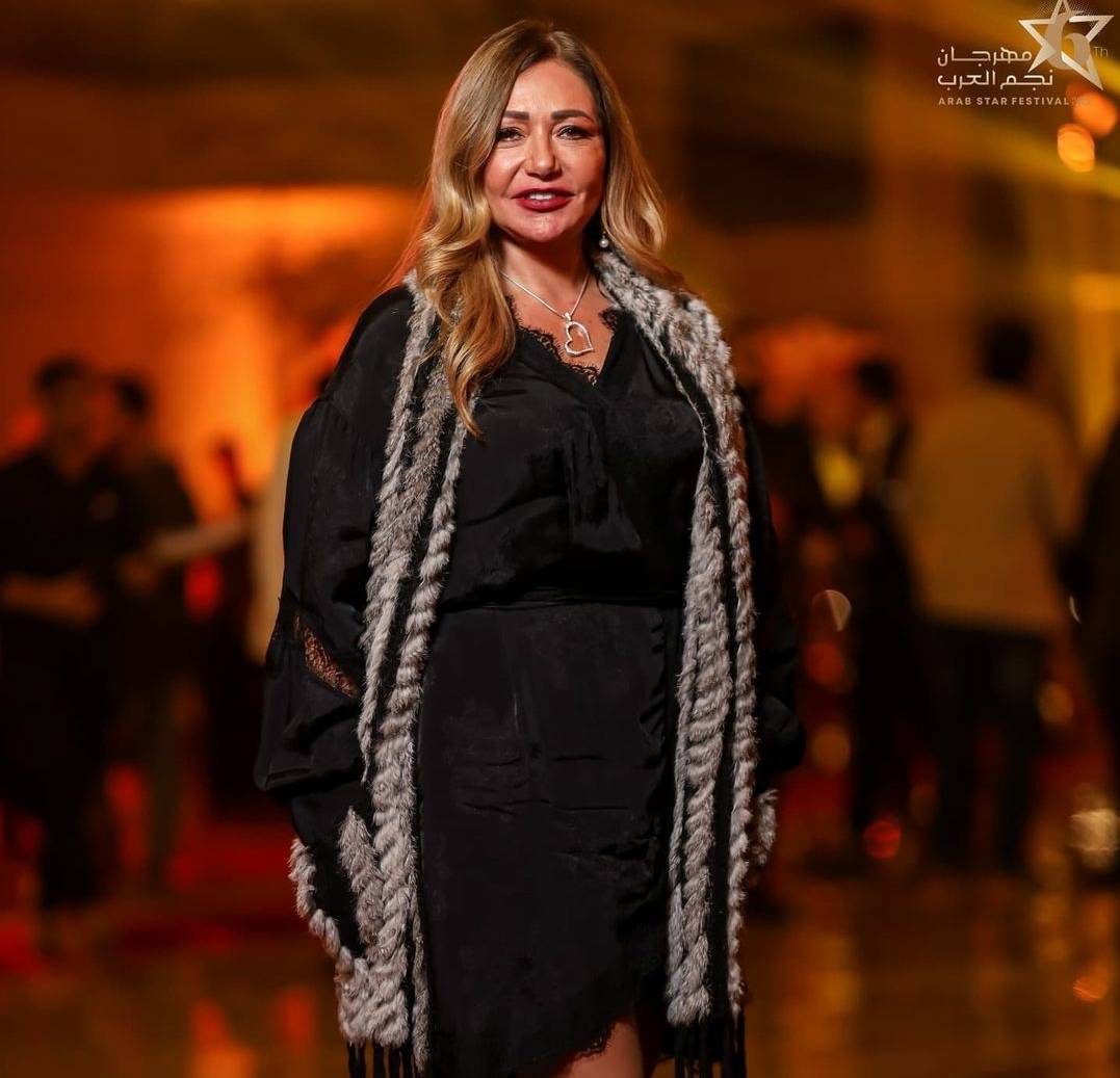 ليلى علوي تأسر القلوب بإطلالة مختلفة