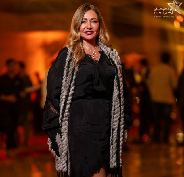 ليلى علوي تأسر القلوب بإطلالة مختلفة