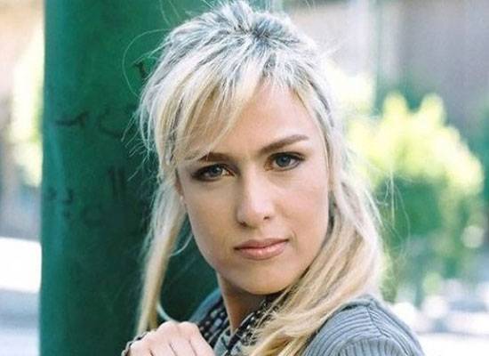 سيمون تعتذر عن التمثيل لتعود إلى الغناء