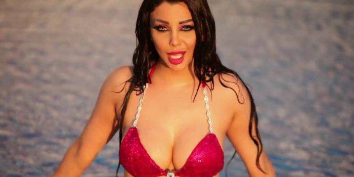 رولا يموت تردّ على خبر 