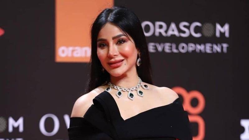 بالصور - لجين عمران تضج أنوثةً بفستان ساحر كالأميرات