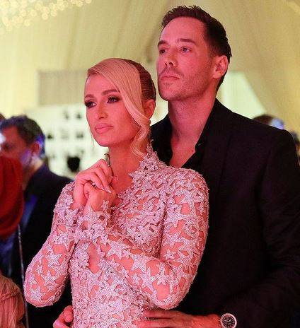 بالصور - أبرز إطلالات النجمات في حفل زفاف باريس هيلتون