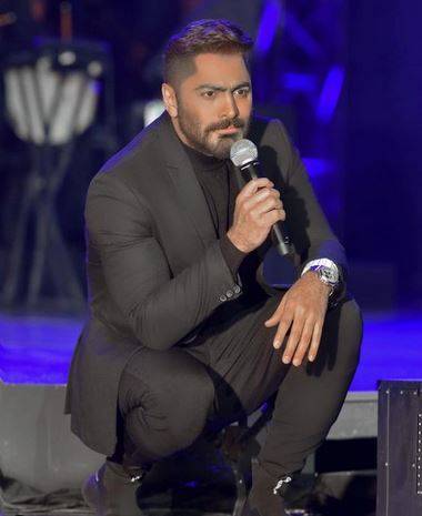 تامر حسني يكشف سرّ زيارة السفير الفرنسي له في السعودية