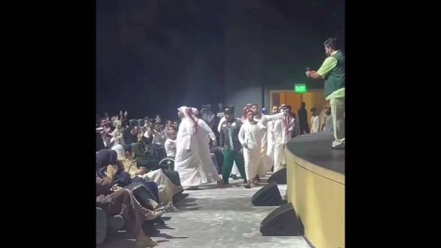 بالفيديو - حسن البلام يقلّد تركي آل الشيخ والأخير يباغته