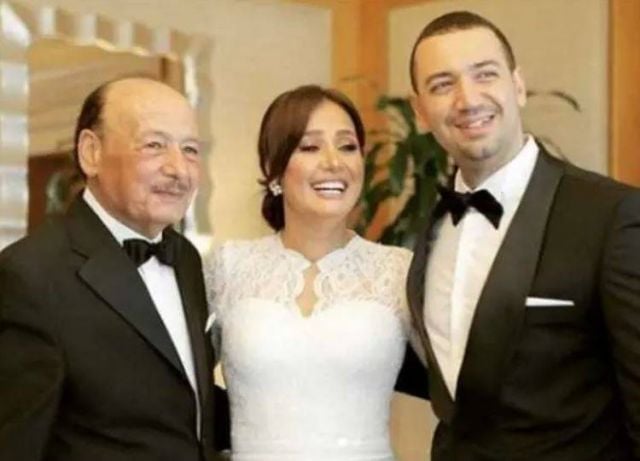 بالفيديو - حلا شيحة وزوجها يتصالحان مع والدها وأول ظهور لها بالعباءة والحجاب