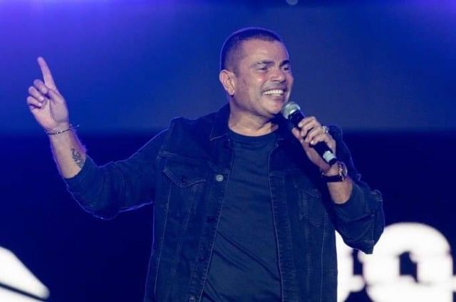 بالصور - تفاعل استثنائي مع عمرو دياب في حفل 