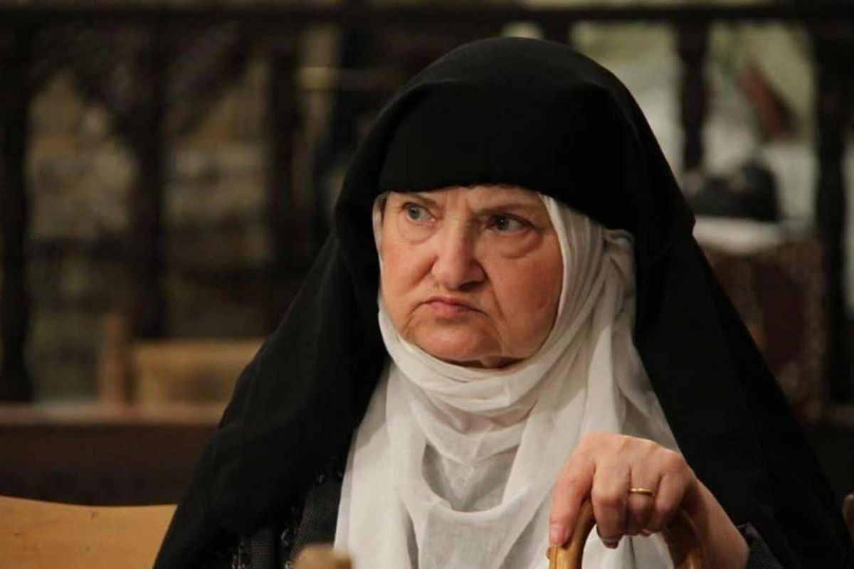 هبة نور في المستشفى مع أنطوانيت نجيب وتكشف حالتها الصحية