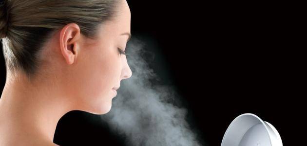 الطريقة الصحيحة لتنظيف البشرة بالبخار