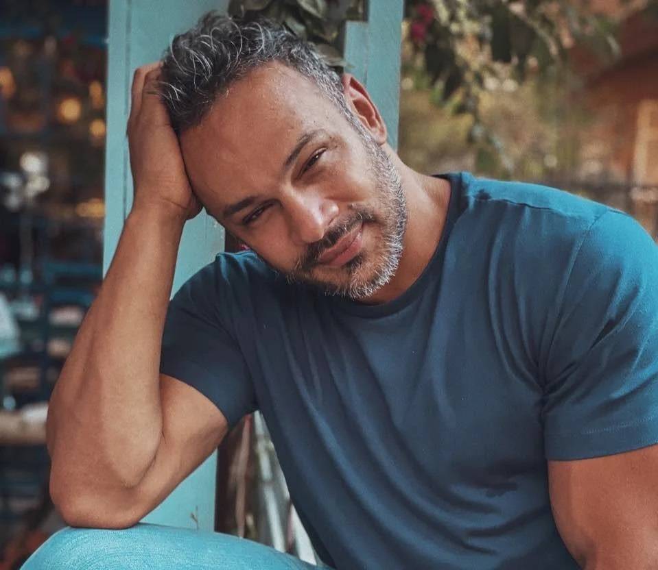 محمد عطية يعترف بموقف طريف تعرّض له بسبب تامر حسني