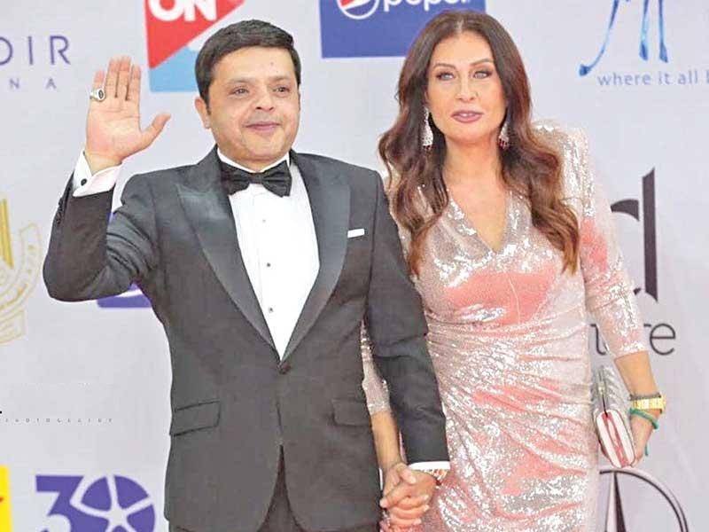 محمد هنيدي يتلقى عزاء والد زوجته في سوريا لهذا السبب