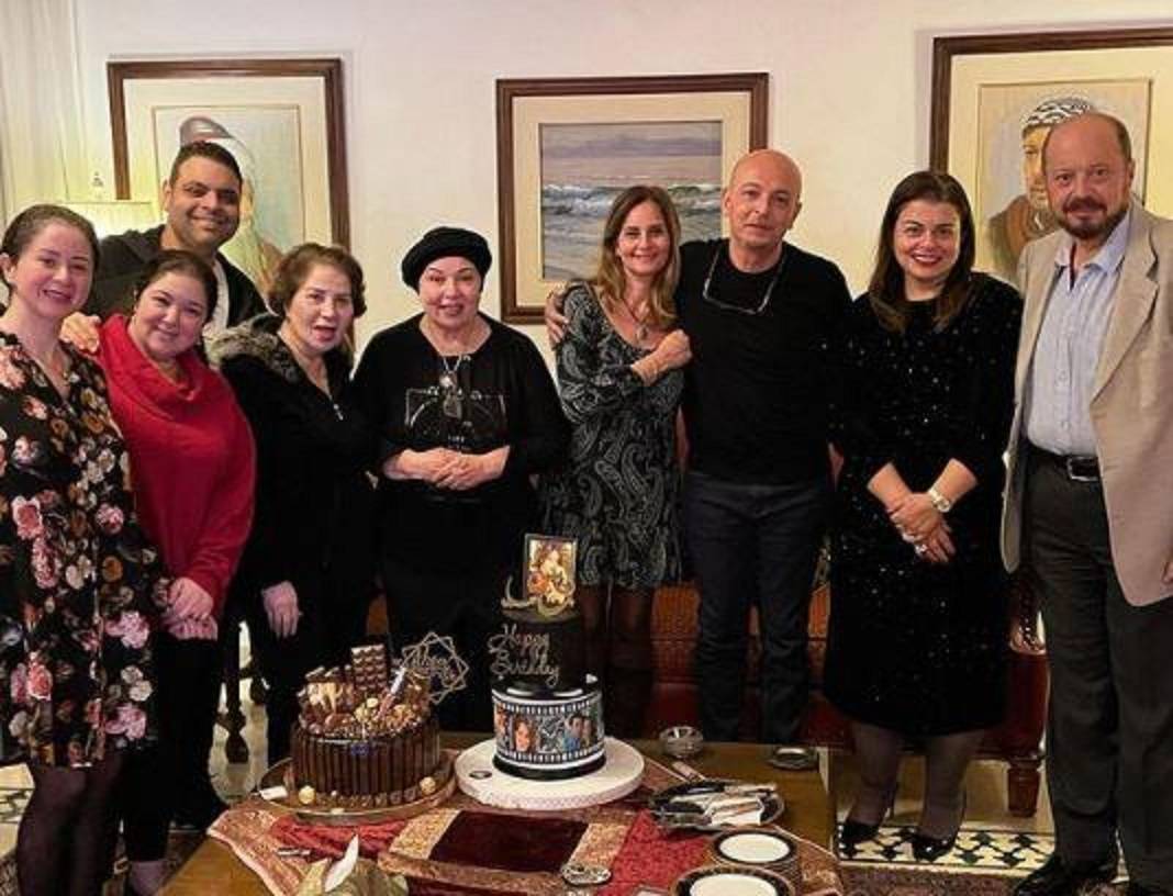 ظهور نادر للفنانة المعتزلة نورا في عيد ميلاد شقيقتها بوسي