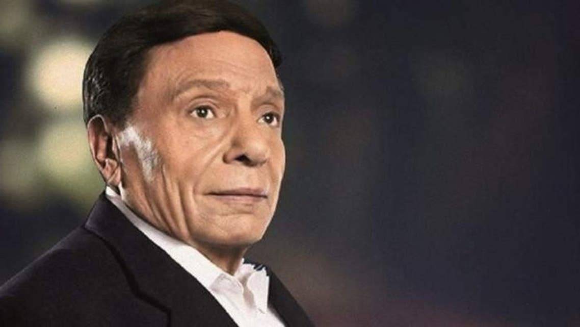 عادل إمام ينفي شائعة إصابته بكورونا بصورة على 