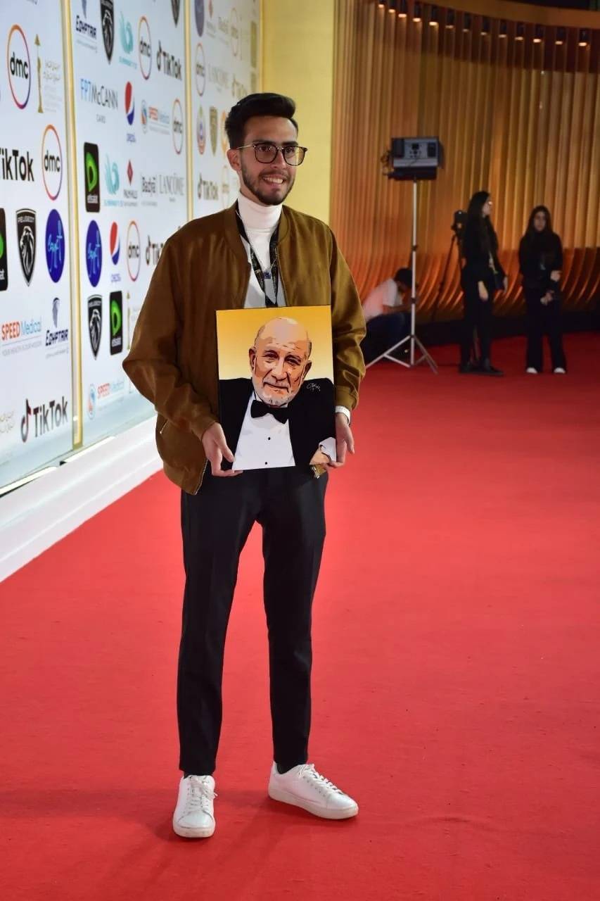 حفيد أحمد خليل يُحدث ضجة بصورة لجدّه في مهرجان القاهرة