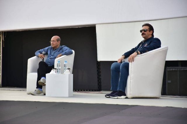 كريم عبد العزيز وطارق الشناوي على منصة الندوة