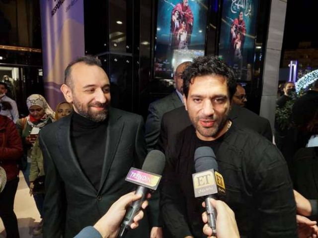 حسن الرداد يتجاوز أحزانه ويظهر في عرض فيلم 