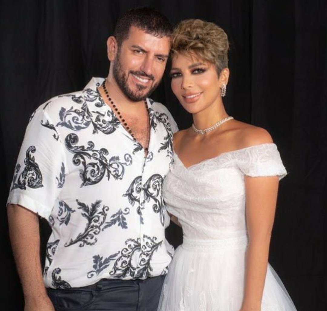 بالصور - أصالة نصري تضج جمالاً بشعرها الصبياني... وهذا ما فعله زوجها في الكواليس