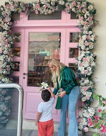 بالفيديو - ابن جويل مردينيان كبُر ويأسر القلوب بوسامته وطرافته