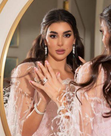 ياسمين صبري العربية الوحيدة في قائمة أجمل مئة وجه في العالم 2021