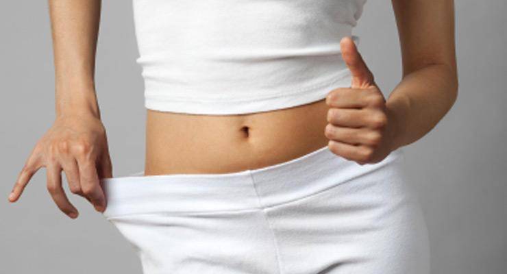 خبير يكشف عن أفضل مشروب للحصول على بطن مسطح