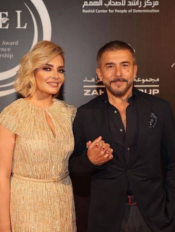 بالفيديو - عابد فهد يغنّي لزوجته ويرقص معها بعفوية