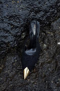 حذاء الأناقة والرفاه من SAINT LAURENT VESPER