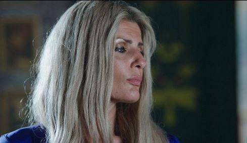 هجوم على فيدرا المصري بسبب فستانها بمهرجان القاهرة