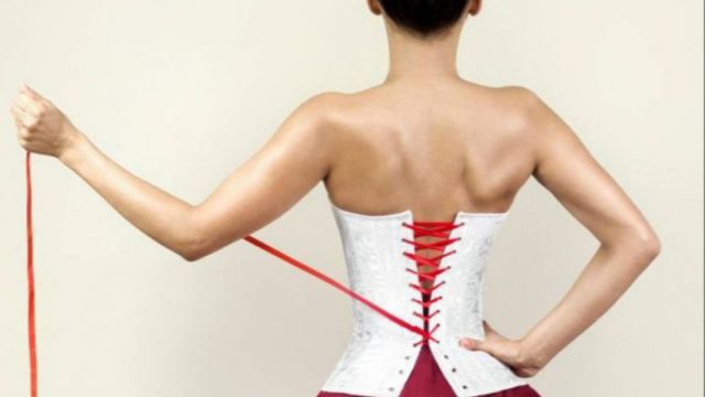 الملابس غير المريحة تجعل المرأة أكثر جاذبية!