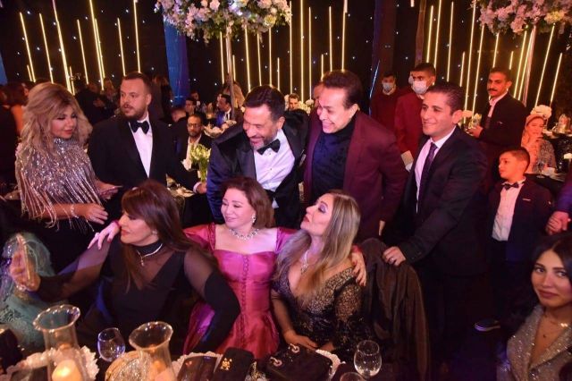 ليلى وإلهام وهالة والمصري وحكيم وبوسي وصورة سيلفي