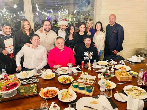 بالفيديو - في غياب زوجته روجينا... نجوم الفن يحتفلون بعيد ميلاد أشرف زكي