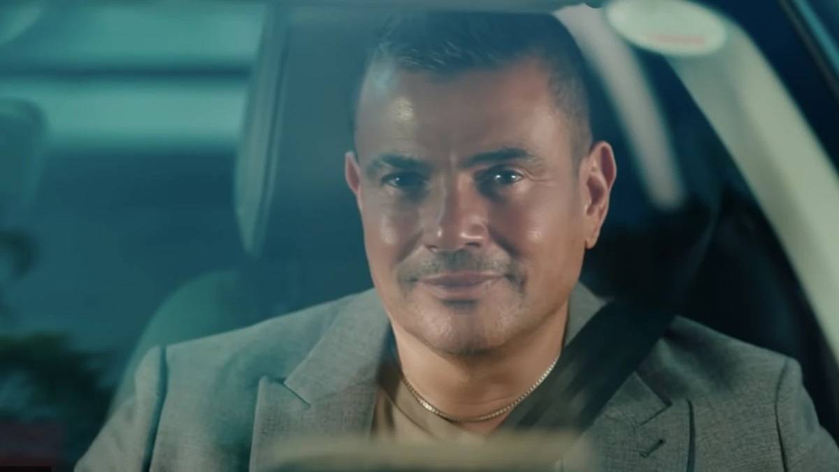 بعد اتّهامه بالتشجيع على التحرّش: شركة سيارات شهيرة تحذف إعلان عمرو دياب وتعتذر
