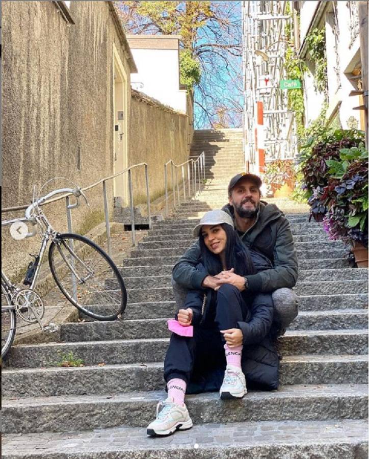 هشام ماجد يهنئ زوجته بعيد ميلادها بطريقة غريبة