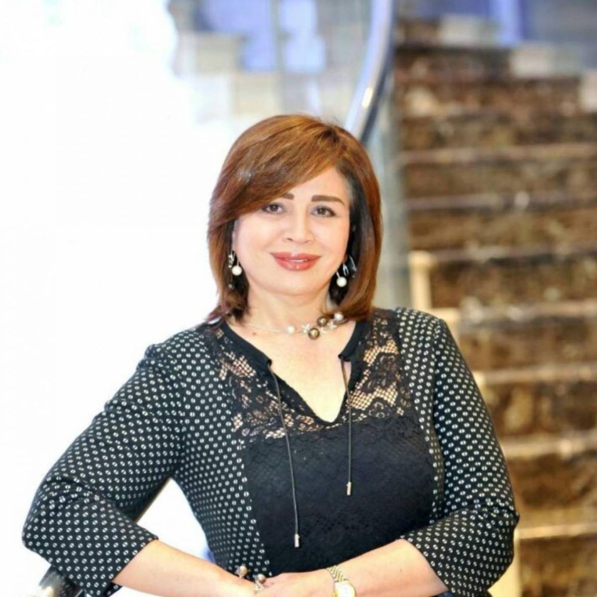 بالفيديو - إلهام شاهين تنتقد الممثلات الرافضات للأحضان... وهذا رأيها في اعتزال حلا شيحة