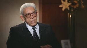 المخرج داوود عبد السيد يهاجم عادل إمام: "فين الزعامة بتاعته.. الألقاب كلام فارغ"