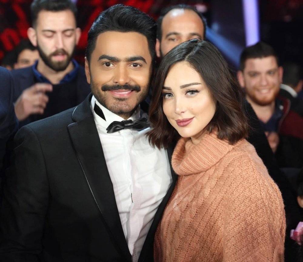 بالفيديو - تامر حسني يحتفل مع بسمة بوسيل بالعام الجديد في سهرة خاصة