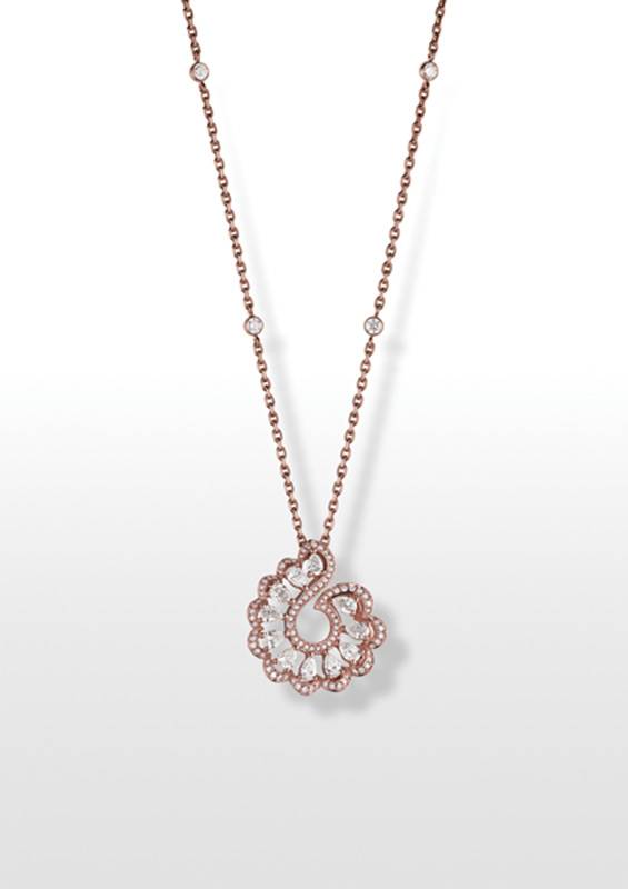 قلادة وخاتم وأقراط للأذنين من مجموعة Precious Lace الفخمة من ChopARd قلادة وخاتم وأقراط للأذنين من مجموعة Precious Lace الفخمة من ChopARd