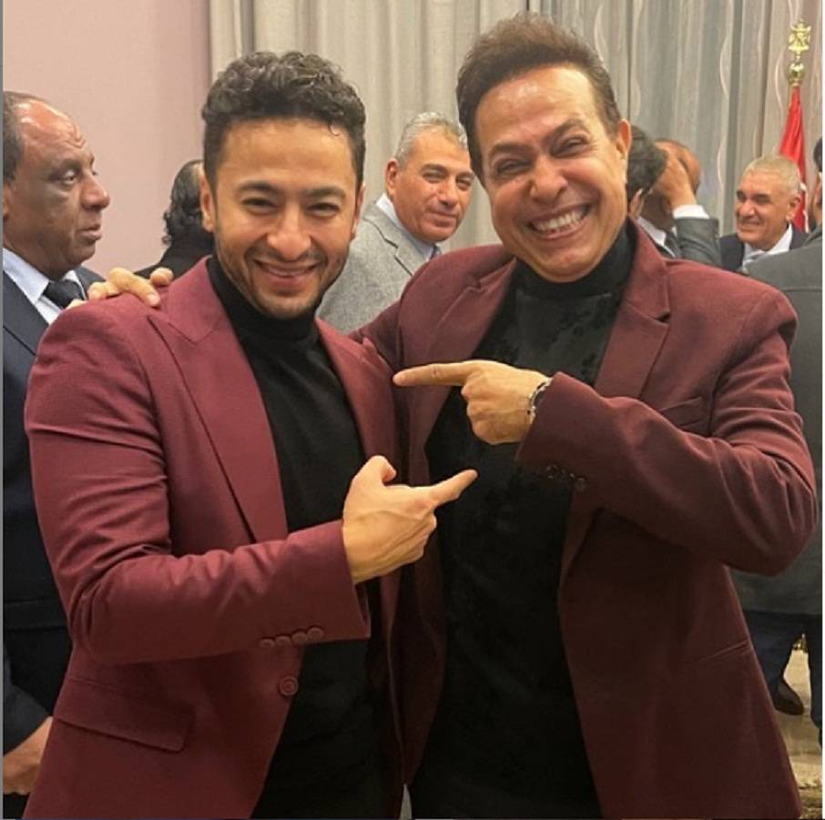 صدفة تجمع بين حمادة هلال وحكيم تتسبب في وصلة مزاح بينهما