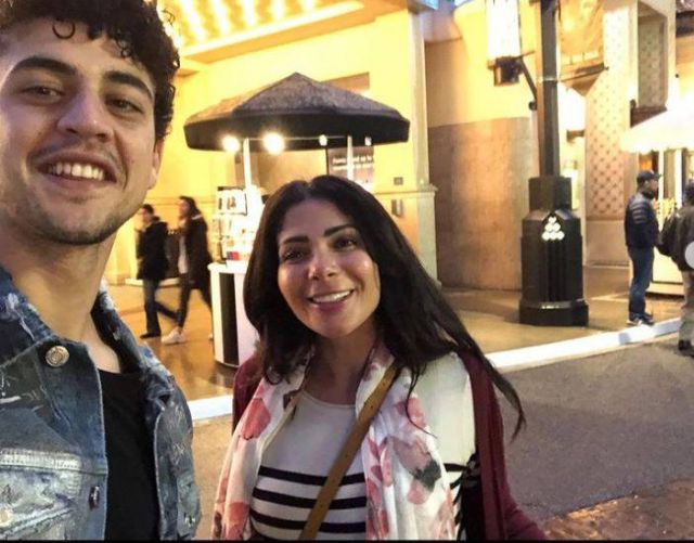 بالفيديو - آدم الشرقاوي يتحدث عن تجربته مع منى زكي وردّ فعل والدته