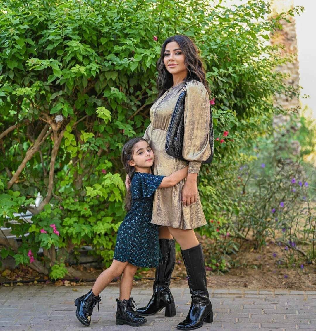 بالفيديو - مهيرة عبدالعزيز تحتفل بميلاد ابنتها وتثير الجدل بعدد المربيات في المنزل وما فعلته لهنّ