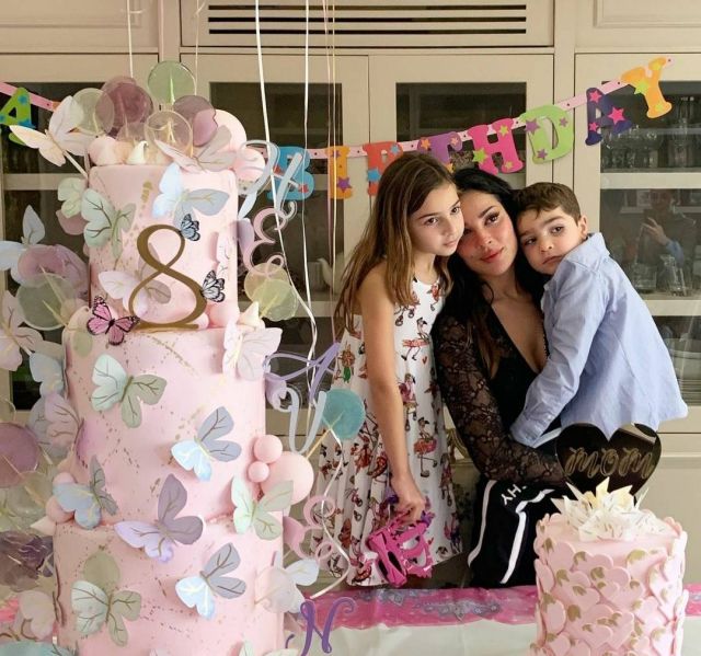 ابن نادين نسيب نجيم يقلّد حركات شقيقته في فيديو مضحك