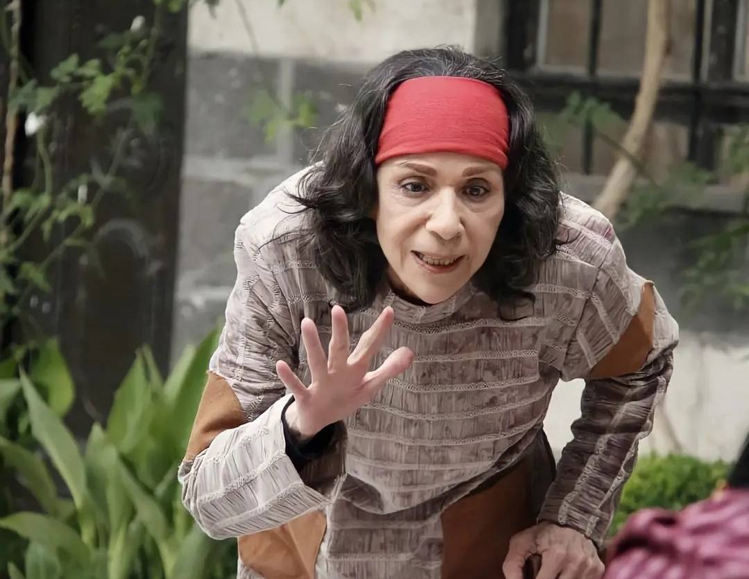 سامية الجزائري تُحدث ضجة بإعلانها عن تجربة جديدة