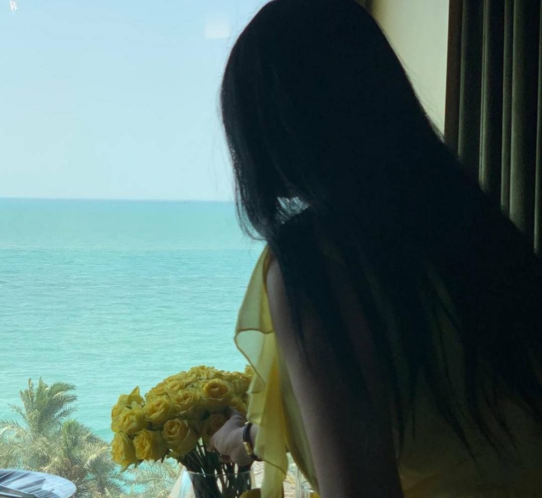 بالفيديو - فنانة عربية تفاجئ الجميع بمولود جديد وتوضح سبب إخفاء حملها