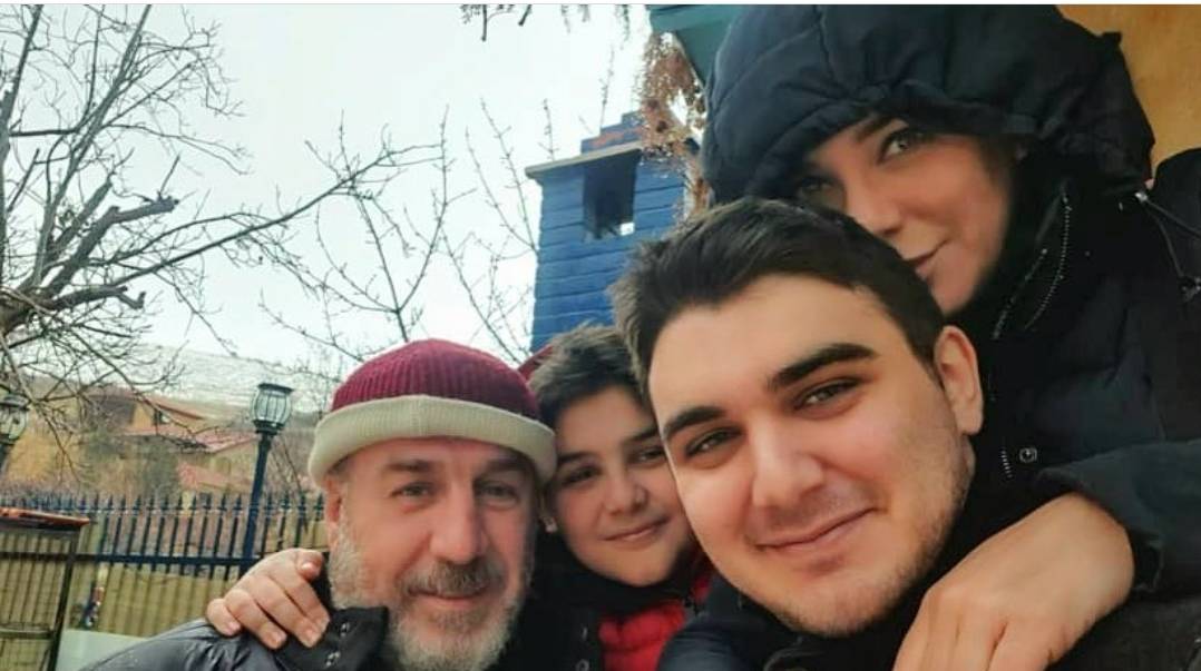 بالفيديو - هكذا فاجأت سلاف فواخرجي زوجها بموقع التصوير وما قالته له مؤثر