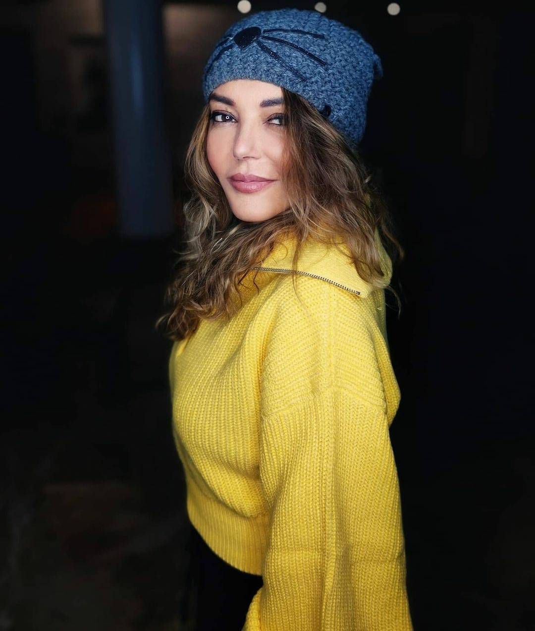 بالصور - سميرة سعيد محط اهتمام الجمهور بملامح شابة عشرينية احتفالاً بميلادها الـ 64