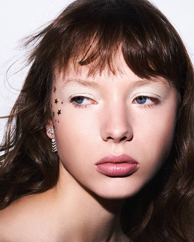 CHANEL مكياج بارز لنهاية العام من شانيل
No5 Holiday Collection