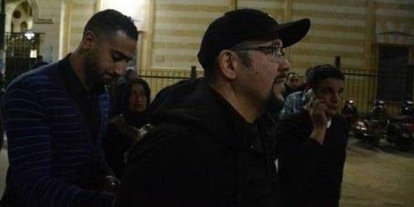 بعد الدفن... هشام عباس يودّع والده بصورة وتعليق مفاجئ