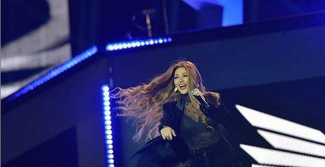 بالفيديو - ميريام فارس تنقل حماس طفليها وأجواء الميلاد من منزلها