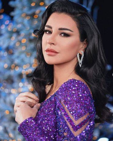 بالصور - ماغي بوغصن تروي تجربتها مع السرطان وتُعرّف الجمهور إلى ابنها