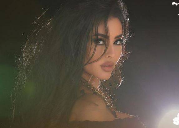 بالفيديو - مريم حسين تتعرّض لهجوم قاسٍ بسبب حركاتها المثيرة... هل تقلّد ميريام فارس؟